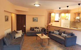 Christie'S Ground Floor Apartment By The Sea