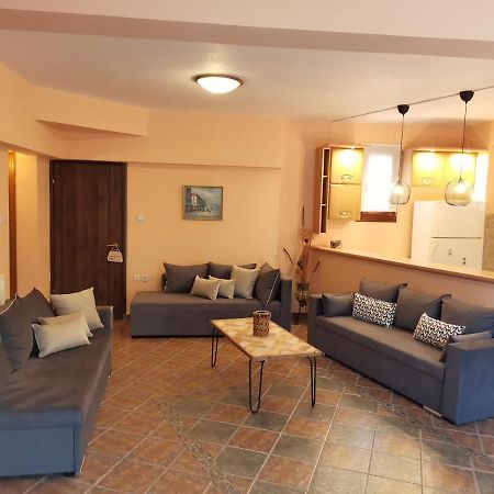 Christie'S Ground Floor Apartment By The Sea Kato Gatzea Bagian luar foto