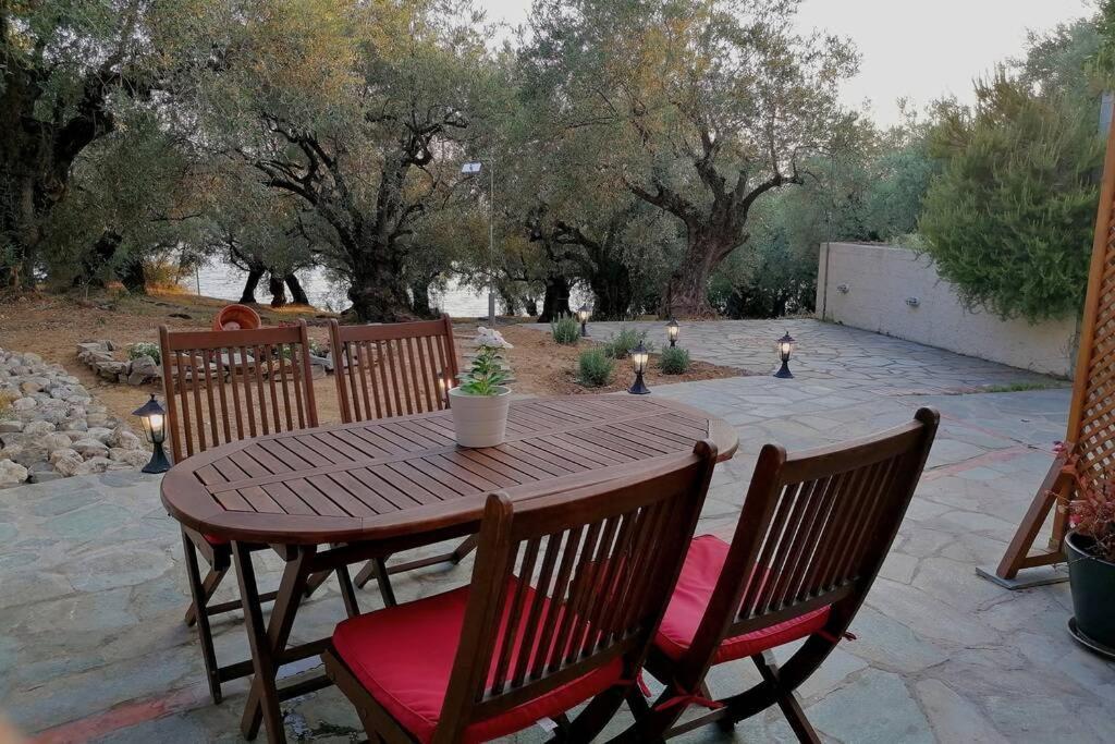 Christie'S Ground Floor Apartment By The Sea Kato Gatzea Bagian luar foto