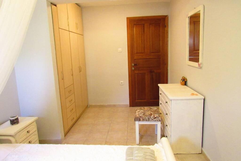 Christie'S Ground Floor Apartment By The Sea Kato Gatzea Bagian luar foto