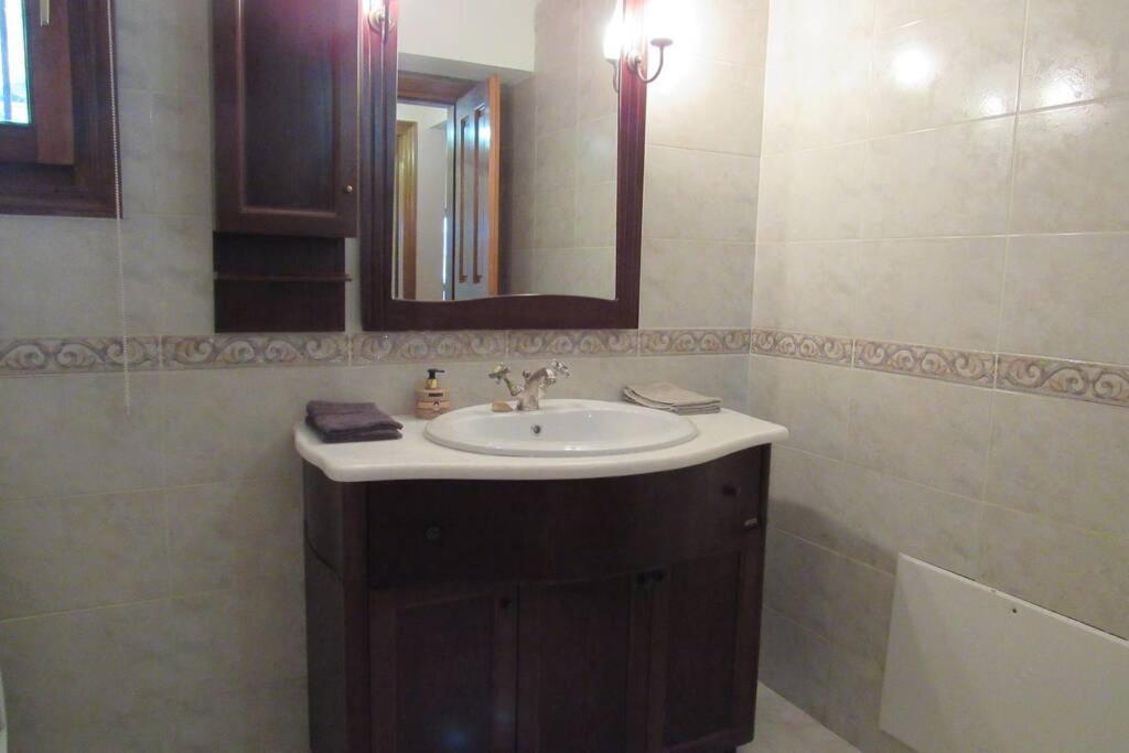Christie'S Ground Floor Apartment By The Sea Kato Gatzea Bagian luar foto