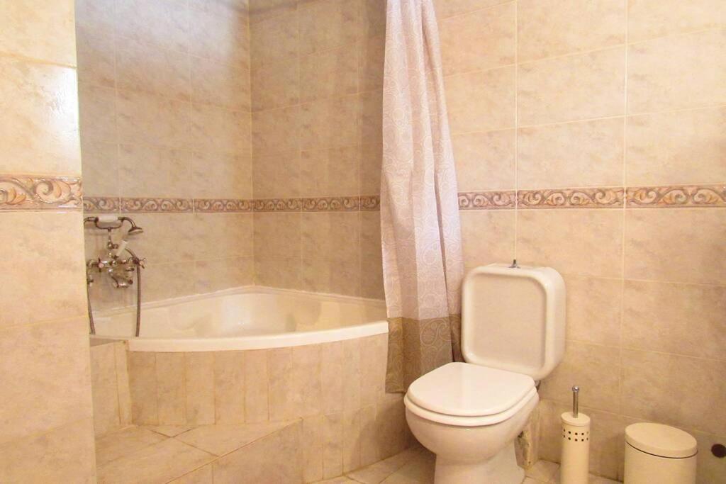 Christie'S Ground Floor Apartment By The Sea Kato Gatzea Bagian luar foto